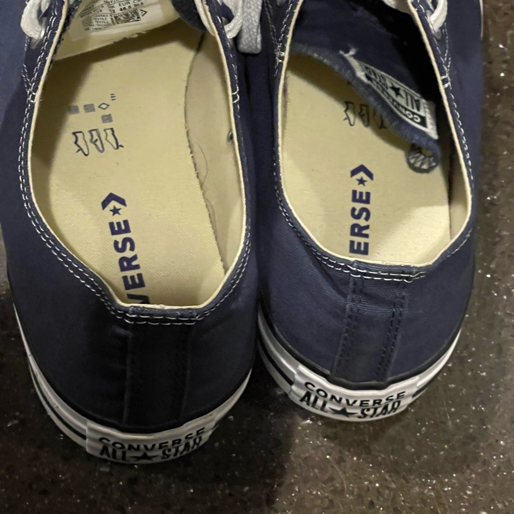 Men’s Size 12 Women’s size 14 Navy Low Top Converse - Picture 8 of 8